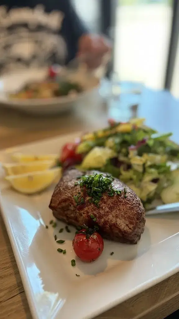 Julia Koplik_Hopferei Wirtshaus_Miesenbach_review