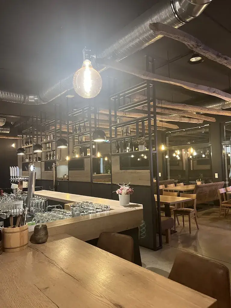 nurbu sherpa_Hopferei Wirtshaus_Miesenbach_review