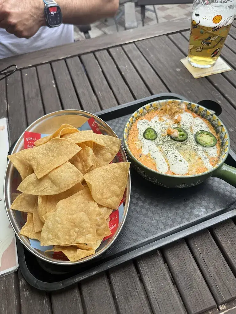 Ivona_Benji's Birdhouse_Miesenbach_avis