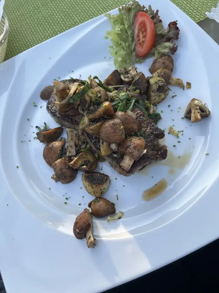 Laquisha Grace_Maxi Gastro GmbH_Miesenbach_avis