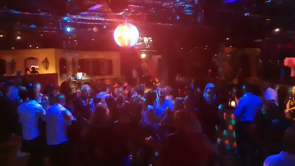 Jürgen Dapprich_Tanz Royal - Herrenhaus_Neumarkt an der Ybbs_recensione