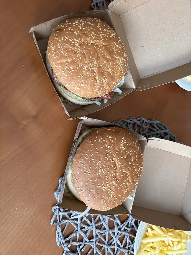 Burger Welt_Neusiedl an der Zaya_slider_image_3