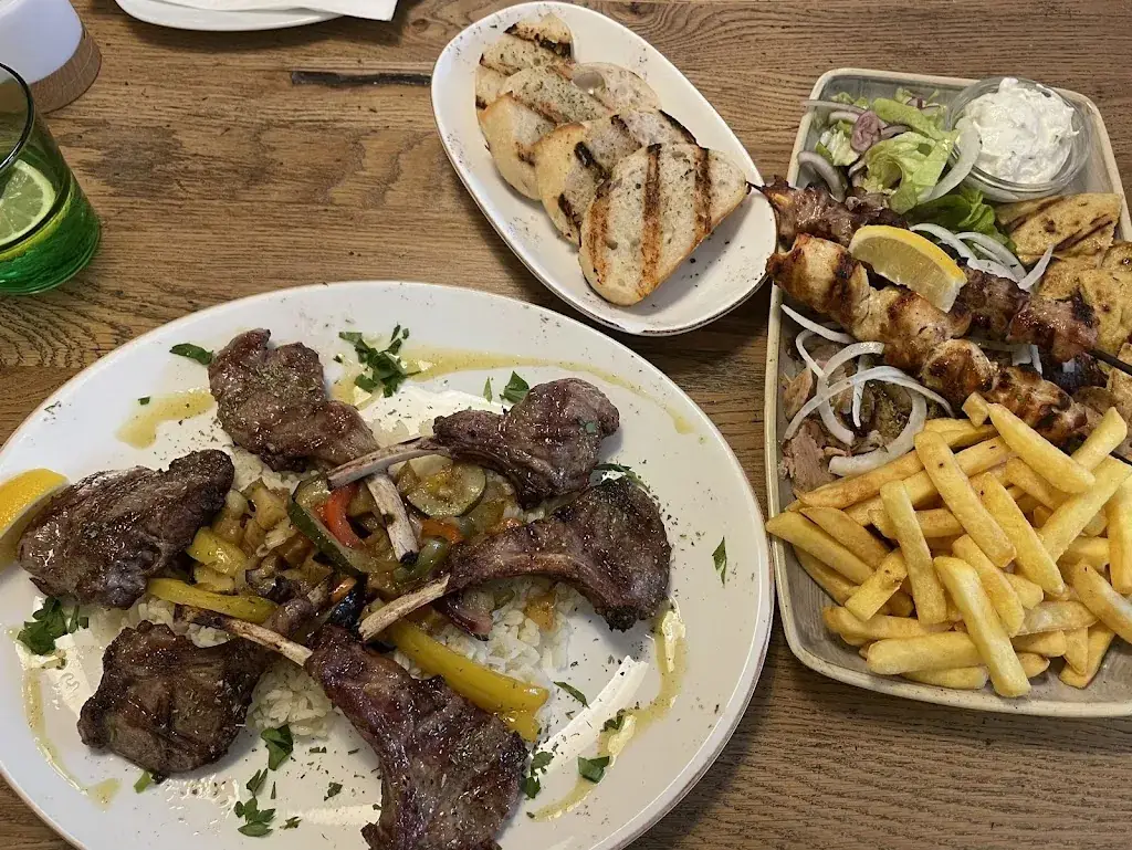 Nostos Greek Mediterranean Restaurant_Mistelbach_slider_image_2