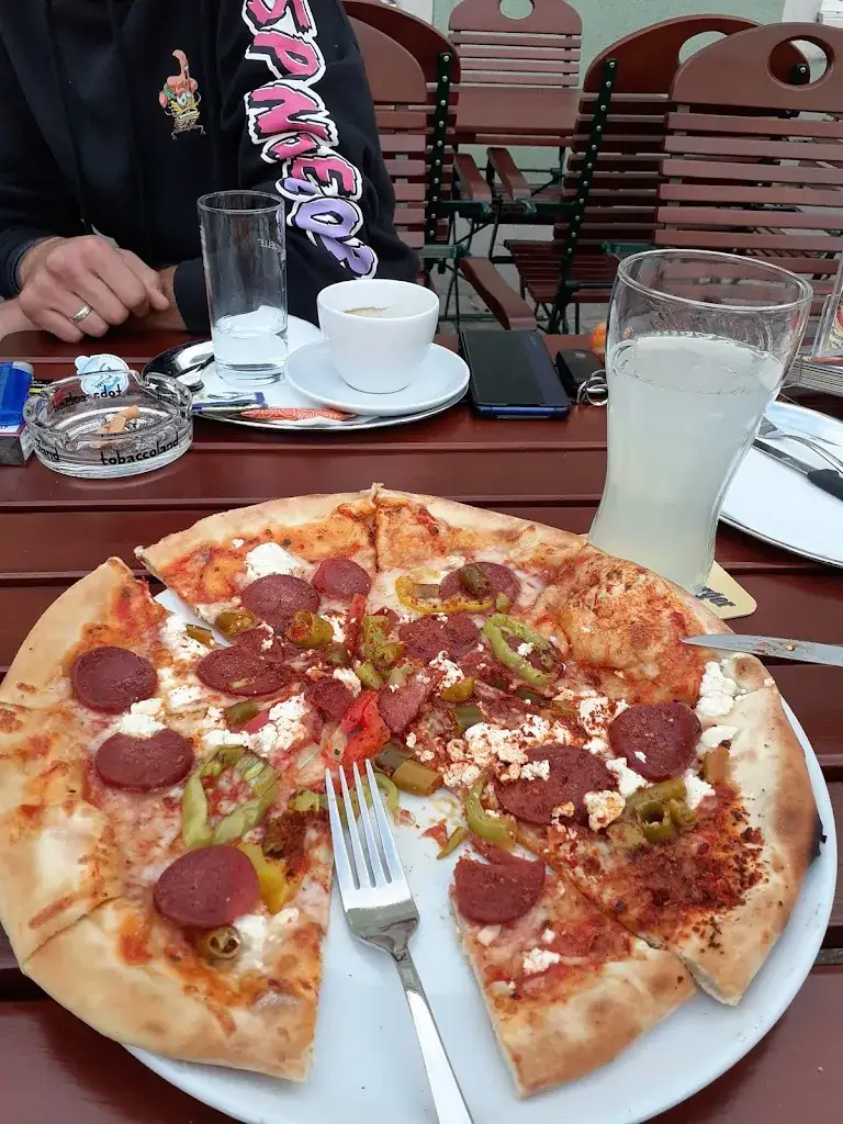 Gülcan Gedik_Pizza-Treff_Ober-Grafendorf_avis