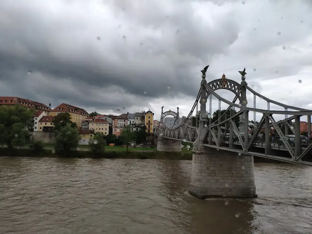 Konstantinos Soulis_Cafe Cappuccino_Oberndorf in der Ebene_avis