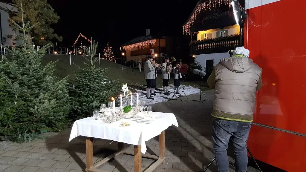 Harry's Stille Nacht Stüberl restaurant à Oberndorf in der Ebene
