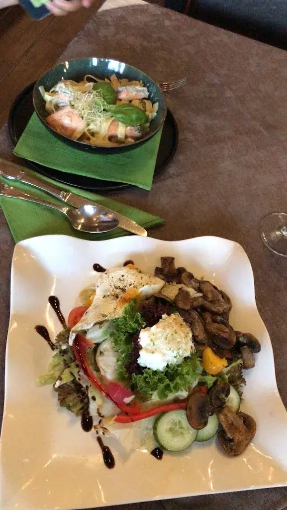 Sven Langöhr_Vino Rosso_Oberndorf in der Ebene_recensione