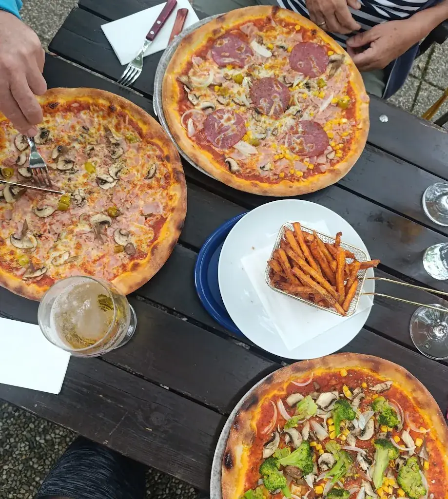 Lo Kanta taverna Restaurant_Opponitz_slider_image_2