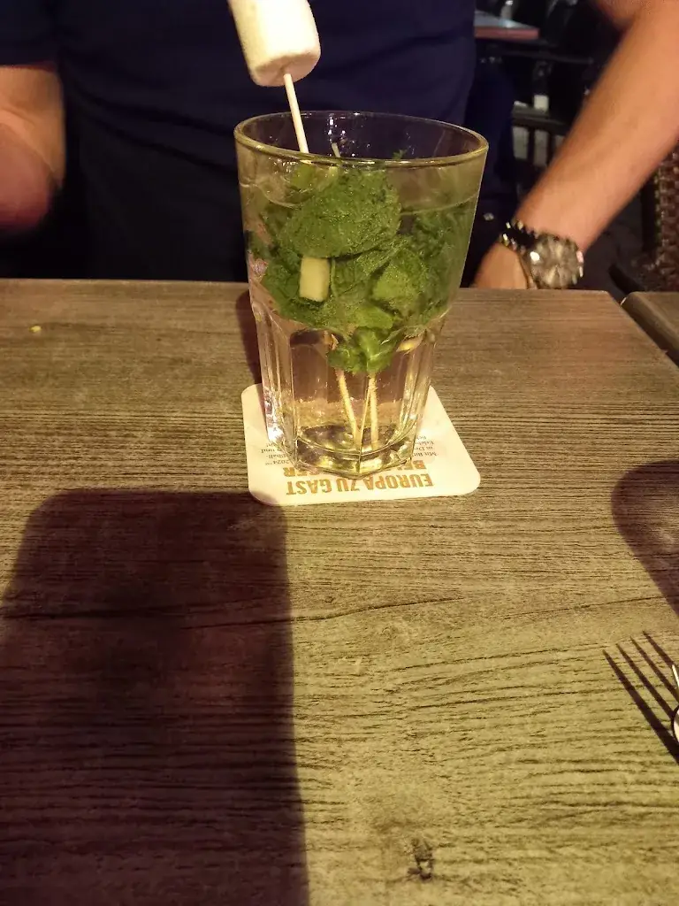 Karen Baker_Tijuana_Oberhausen_review