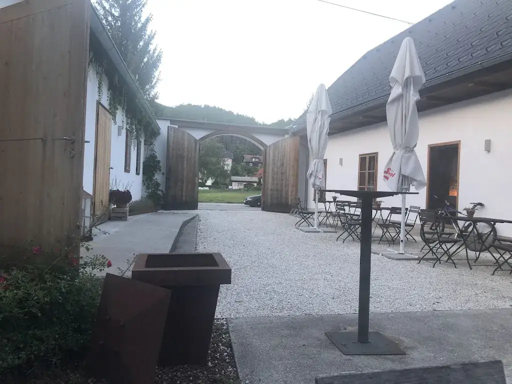 Peter Szanto_Cafe Bar Mosa_Pernitz_recensione