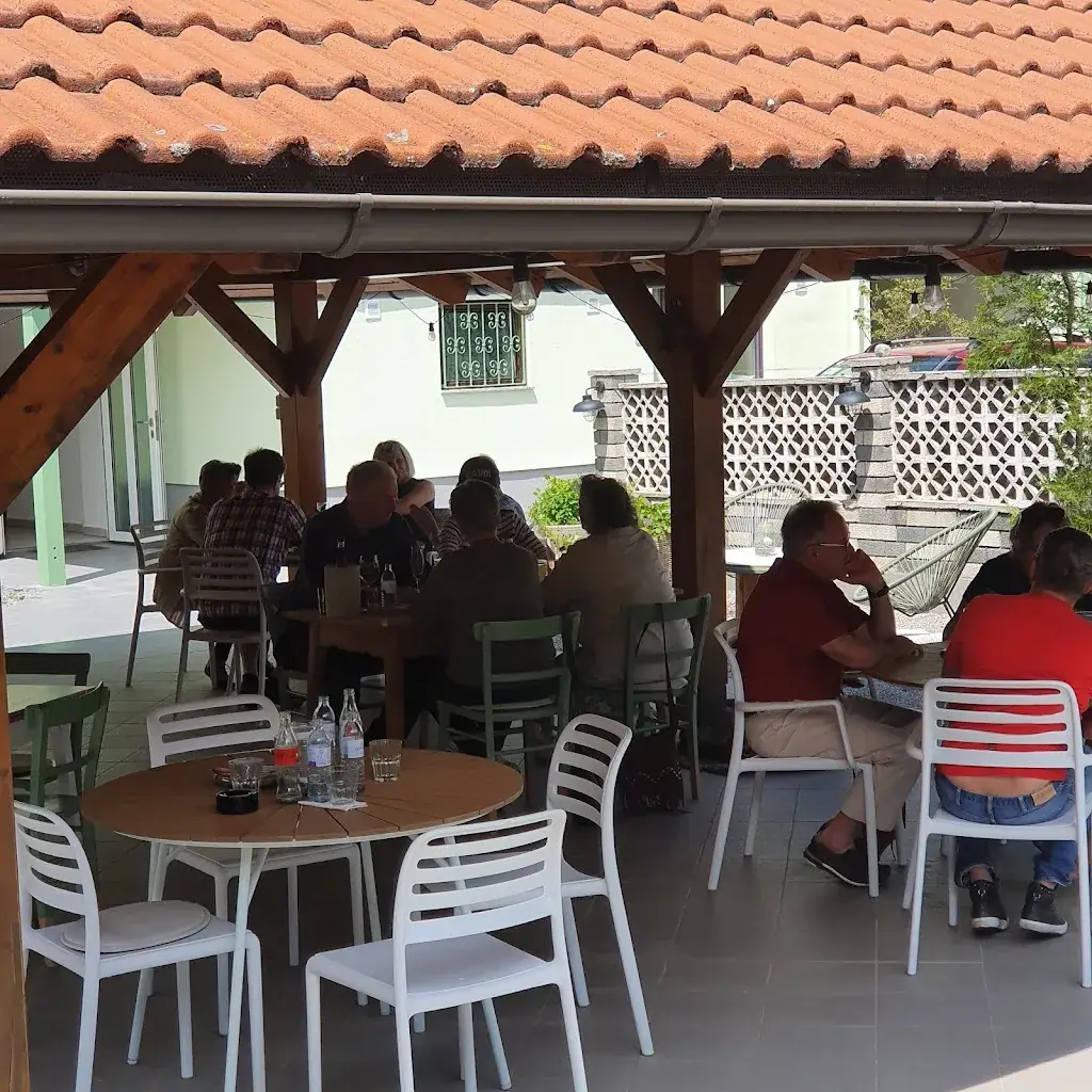 zum Heidentor restaurant à Petronell-Carnuntum