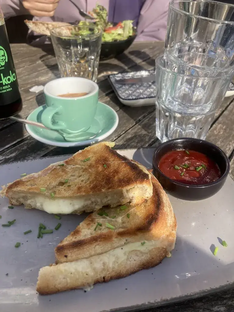 LemLem Oliveira_JOE teecafe_Perchtoldsdorf_avis