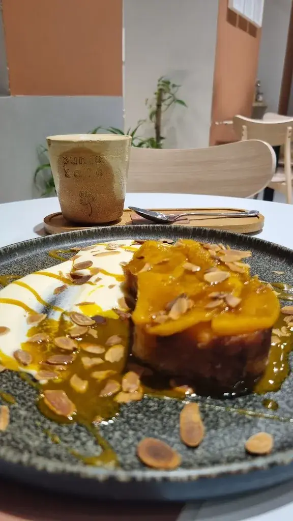 Rotem Chomsky_punto Kafé - Cafetería de Especialidad_Pitten_review