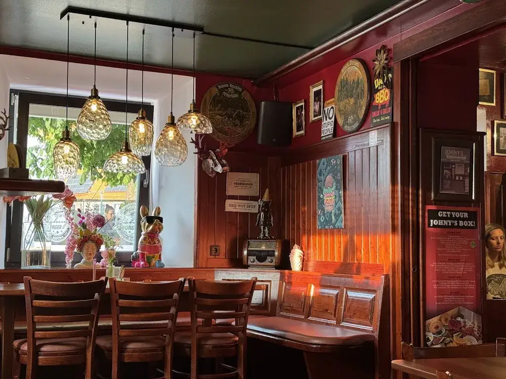 Johny's Burger_Pöchlarn_slider_image_3