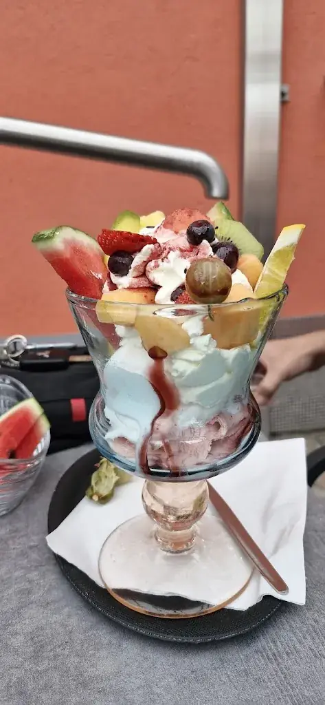 Eissalon Zakini_Pfaffstätten_slider_image_3