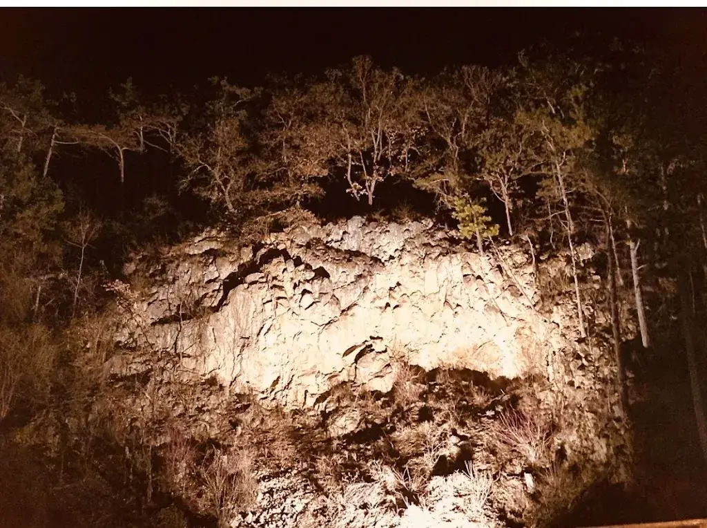 Lukas Valkievicz_SCHALKO Einöde_Pfaffstätten_review