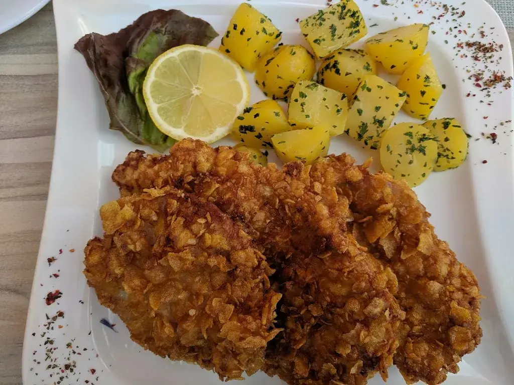 Taku_Schloss-Taverne 