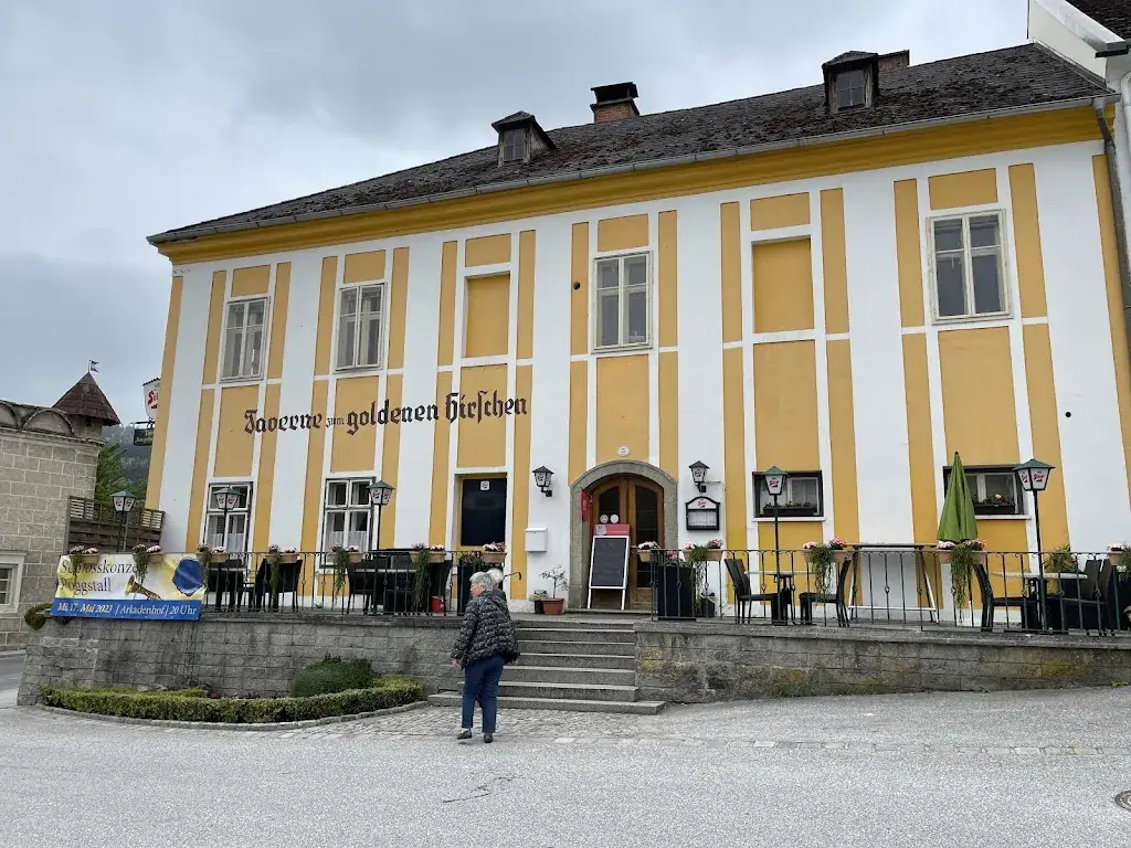 Schloss-Taverne "zum Goldenen Hirschen" restaurant à Pöggstall