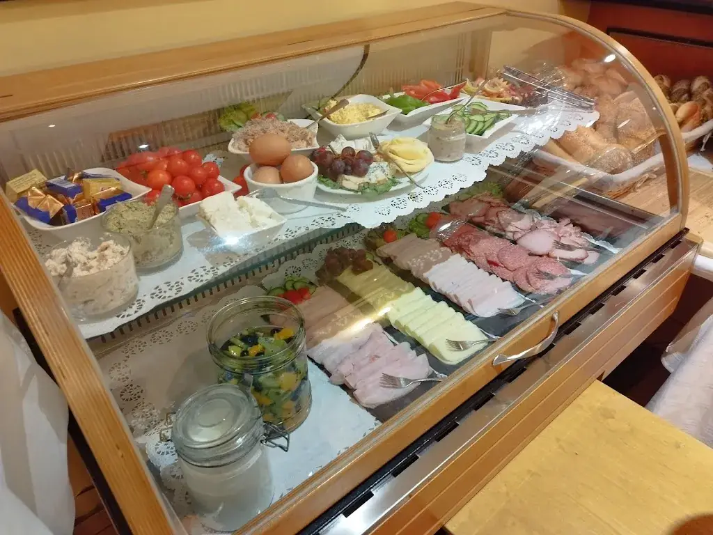 Sarah Knopper_Kurkonditorei Kaiser_Bad Sauerbrunn_review