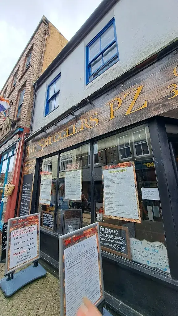 Donna E. Class_Smugglers Den_Penz_recensione