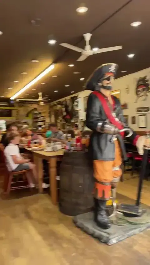 Smugglers Den_Penz_slider_image_2