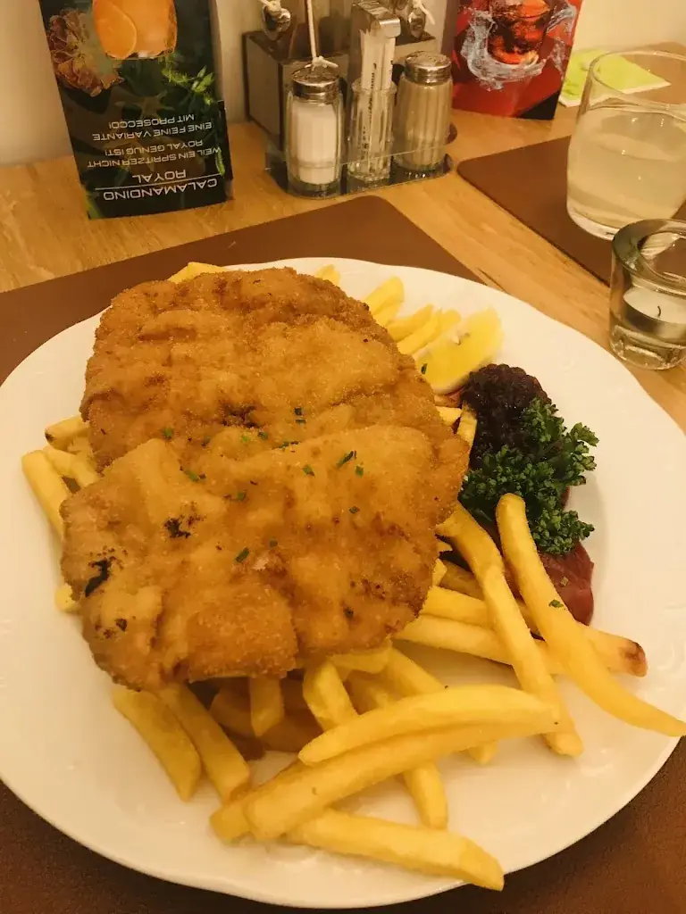 Andrea Jursova_Gasthof Alte Post_Politischer Bezirk Gmünd_avis