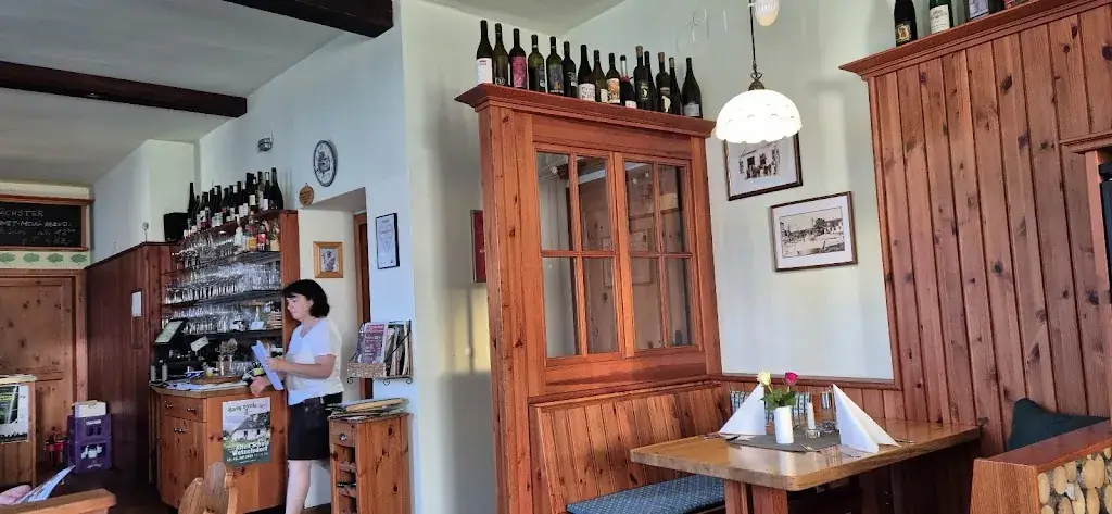 Herwig Rehatschek_Gasthaus Zum Grünen Baum_Politischer Bezirk Mistelbach_avis