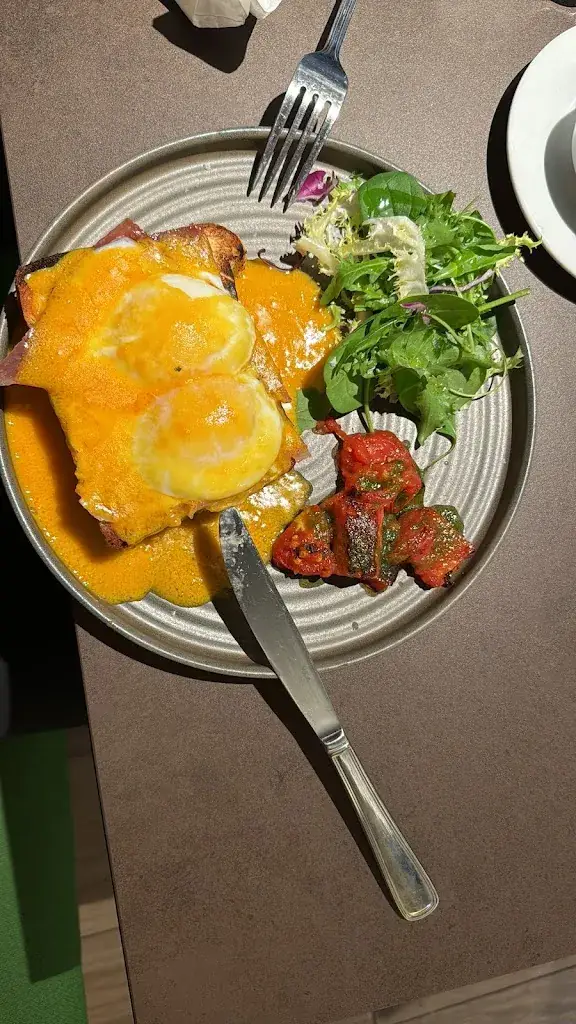 Levent Kutoglu_La Buena Guarda_Politischer Bezirk Krems_review