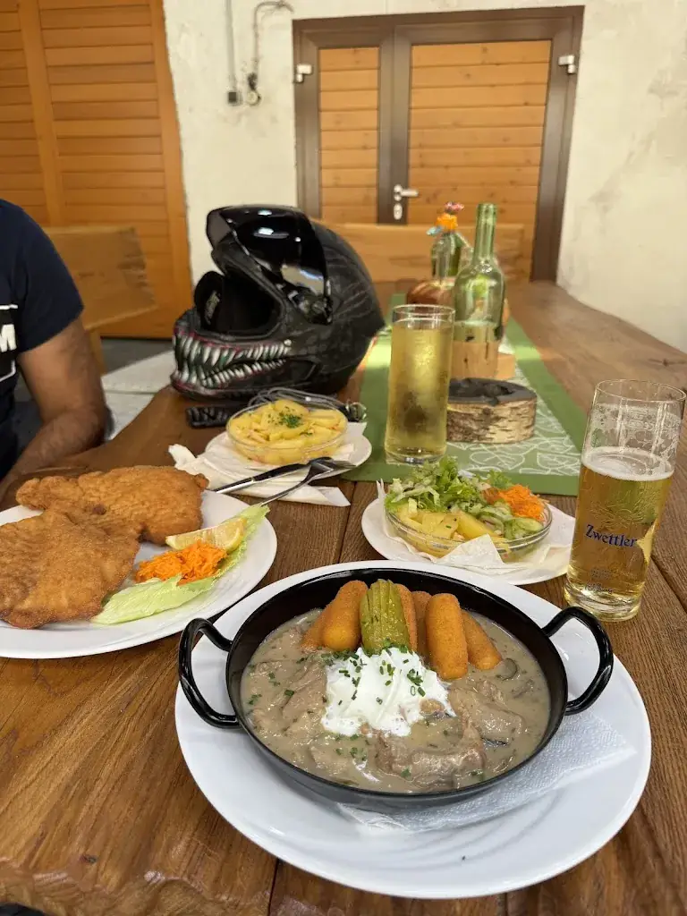 Dragan Omčikus_Gasthaus Hacker_Politischer Bezirk Zwettl_avis