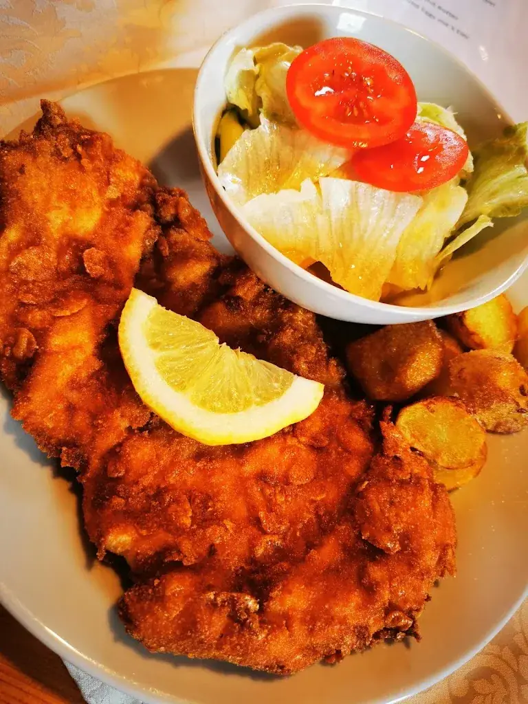 Brid Nebosis_Turmstüberl by Patrick Zach_Politischer Bezirk Waidhofen an der Thaya_review