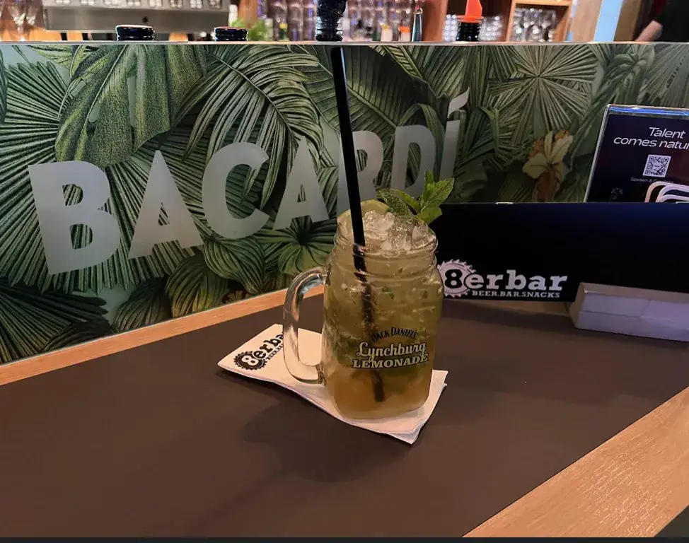 Bianca Schönhacker_Achterbar_Politischer Bezirk Horn_review