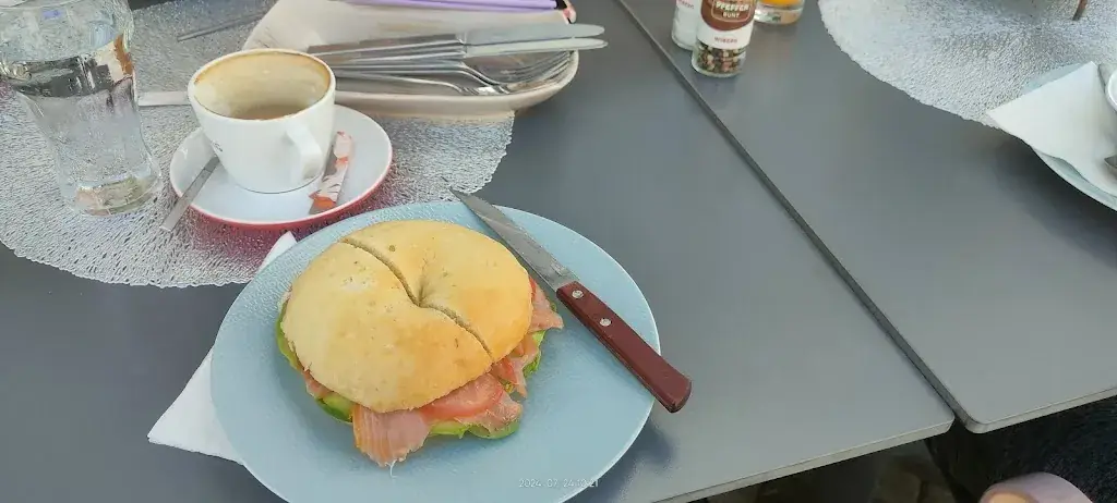 Friederike Wruhs_Stadtcafe Horn_Politischer Bezirk Horn_review