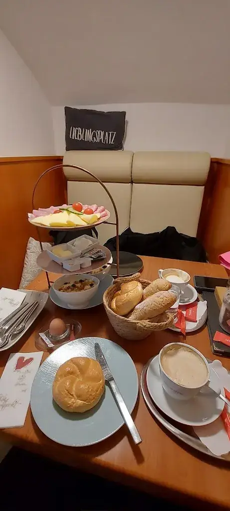 Karin Lugmayr_Stadtcafe Horn_Politischer Bezirk Horn_review