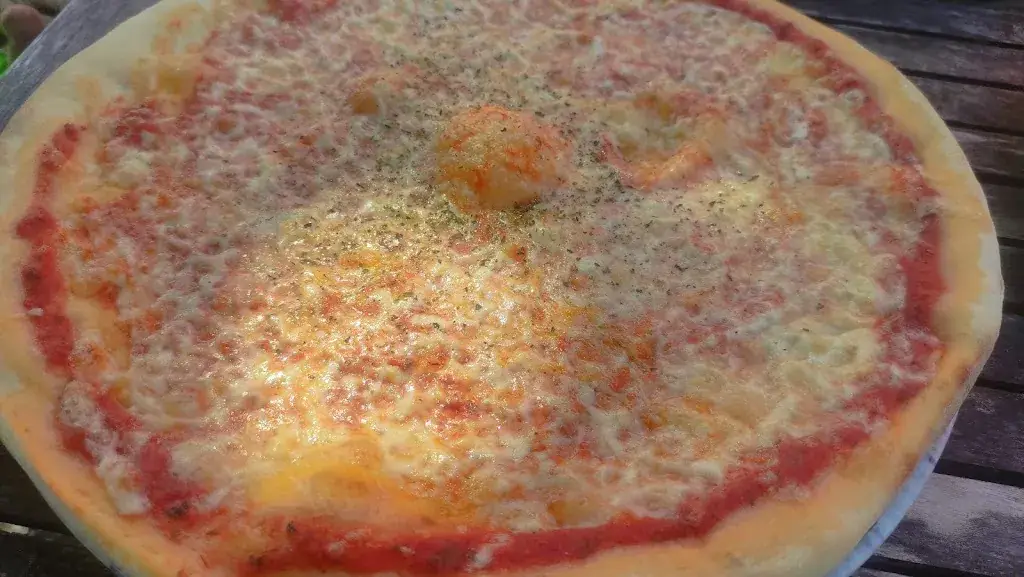 Ladislav Bárta_Pizzeria Milano_Politischer Bezirk Horn_review