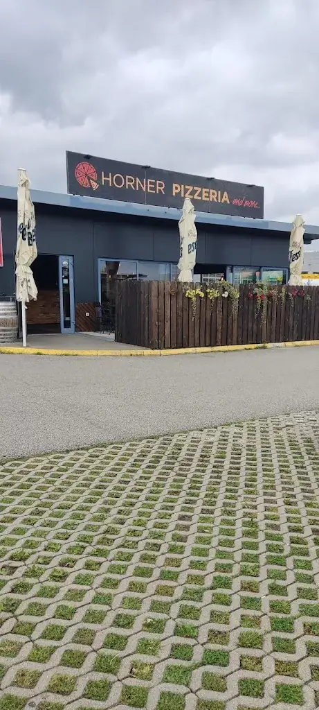 Martin R. Höllrigl_Horner Pizzeria & more..._Politischer Bezirk Horn_review