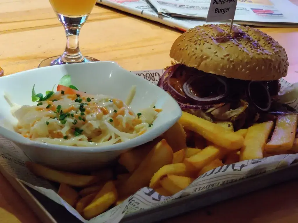 Maria Barina_Saloon Milwaukee_Politischer Bezirk Sankt Pölten_recensione