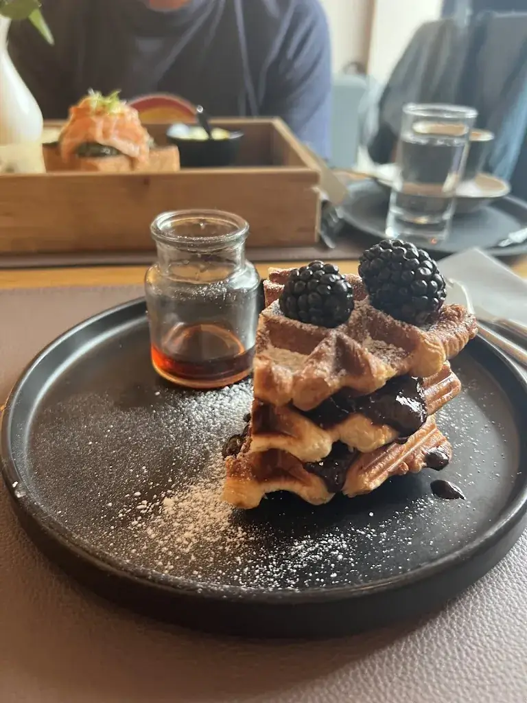 zohreh gorji_Schau.Spiel_Politischer Bezirk Sankt Pölten_recensione