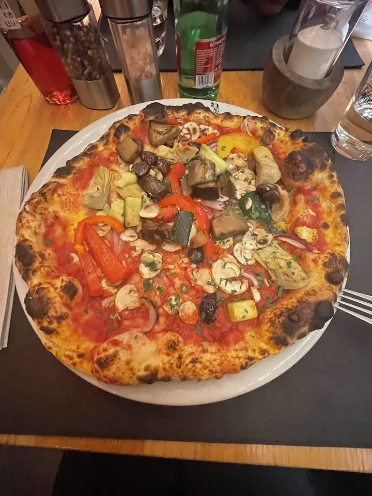 The Travelers_La Dolce Vita_Politischer Bezirk Sankt Pölten_avis