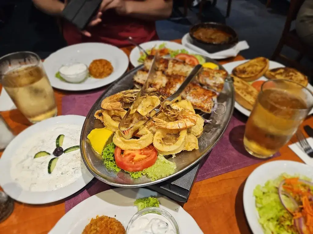 raffael hvt_Rhodos Restaurant_Politischer Bezirk Sankt Pölten_avis