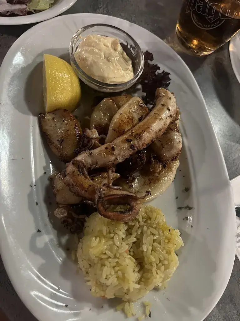 Anna Keszthelyi_Rhodos Restaurant_Politischer Bezirk Sankt Pölten_avis