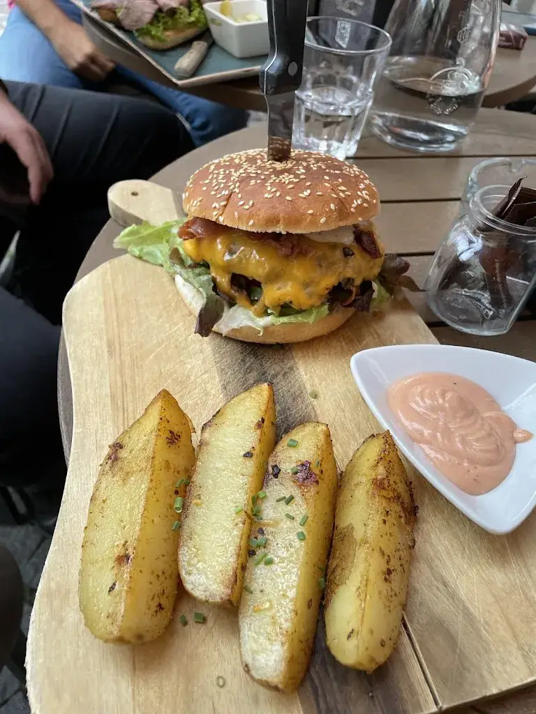 Monika Popova_Café at the Palais Wellenstein_Politischer Bezirk Sankt Pölten_review