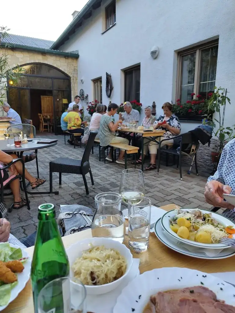 Heurigenlokal Mayer-Beretits_Leithaprodersdorf_slider_image_3