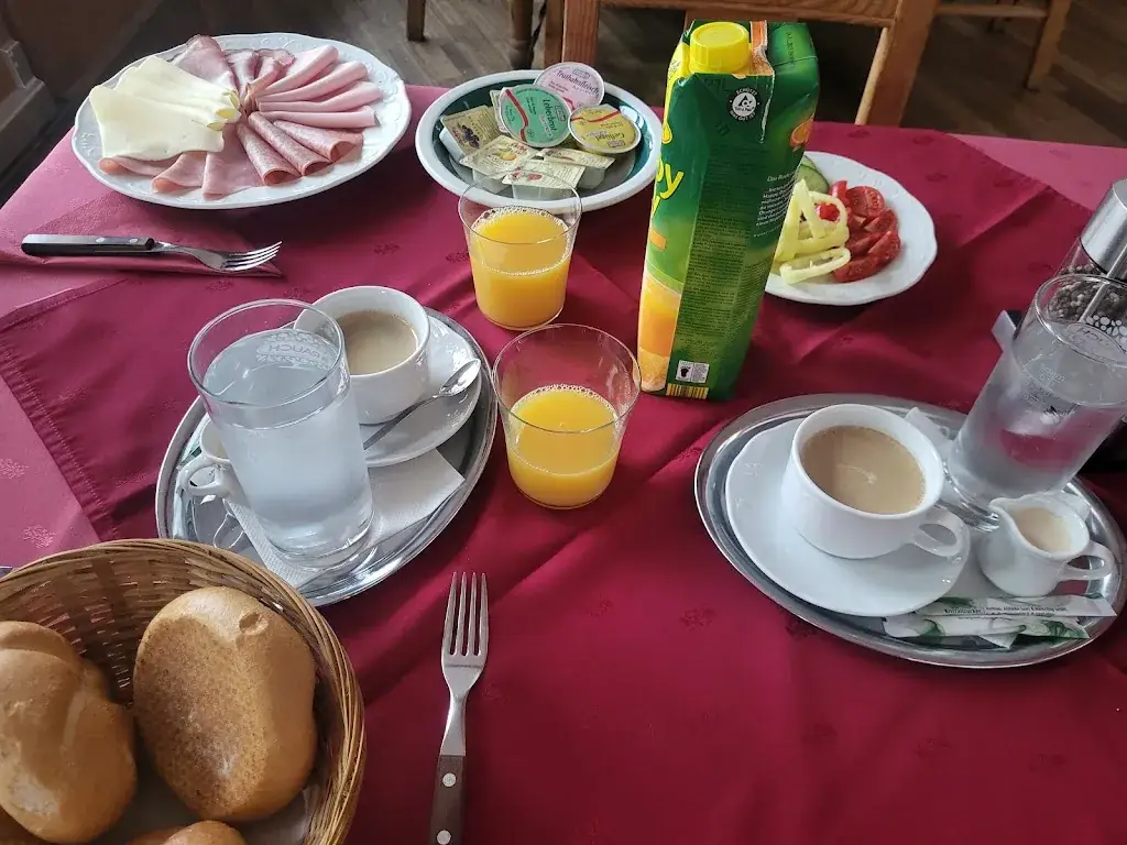 Renate Knorr_Gasthof zur Birke_Pottenbrunn_avis