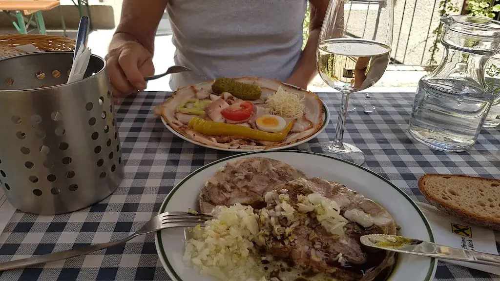 Buschenschenke Schrammel restaurant in Leithaprodersdorf