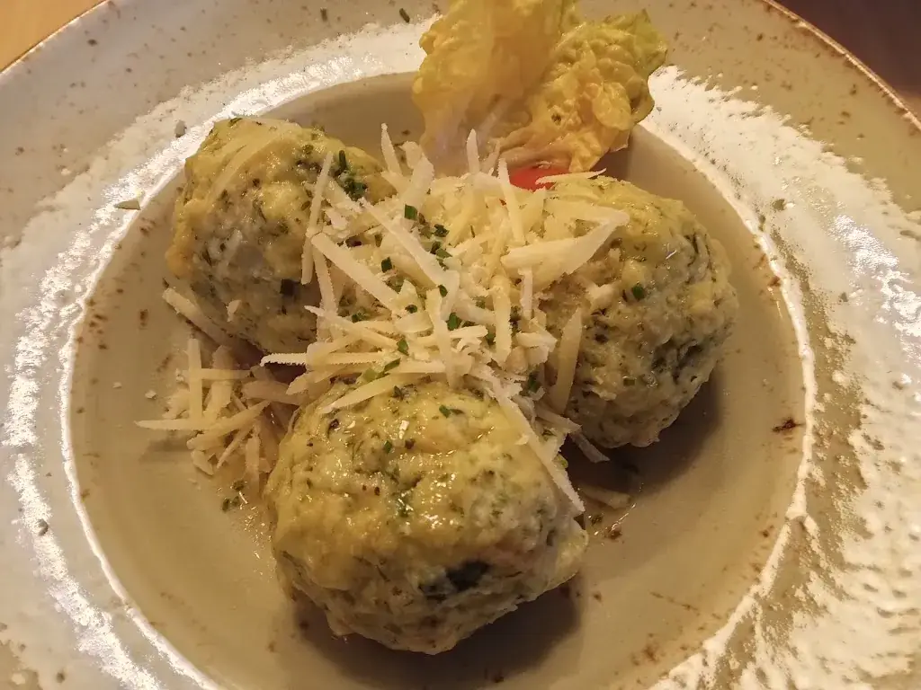 Tomas Trachtulec_Zahnradbahnstüberl_Puchberg am Schneeberg_avis