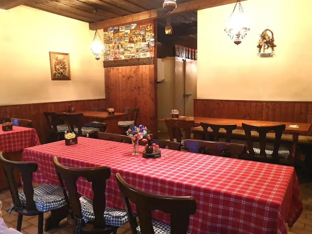 Rauchkuchl Heurigenschenke restaurant à Breitenbrunn