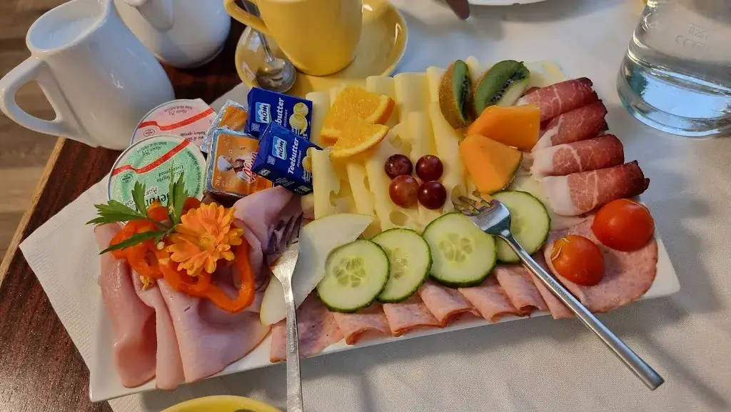 Christian Hanisch_Cafe Rossini_Purgstall_review