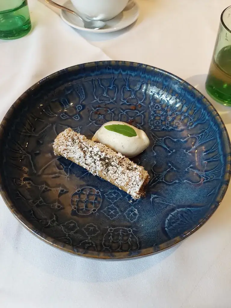 Martin G. Sellner_Gaststätte Figl_Ratzersdorf an der Traisen_review