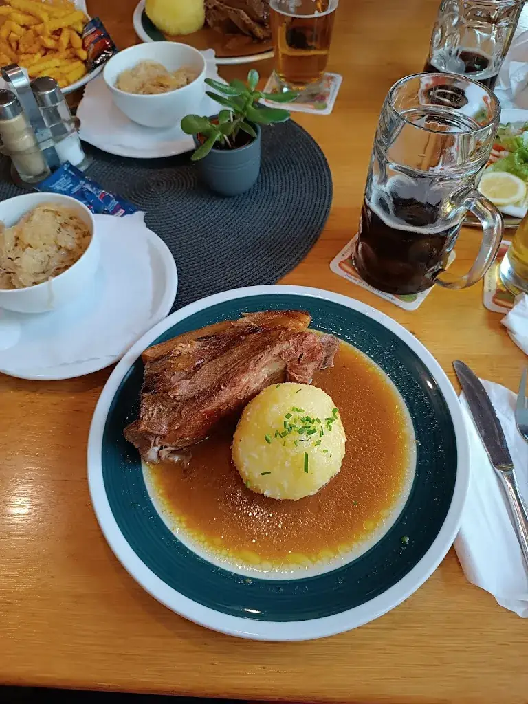 Lana Goldmann_Brauerei und Gaststätte Mager_Pottenstein_avis