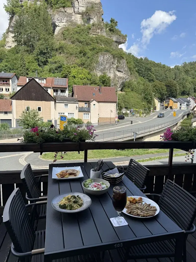 Restaurant Moena_Pottenstein_slider_image_1